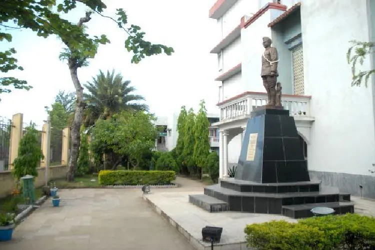মণিপুৰৰ মৈৰাঙত পুৰণি আইএনএ স্মাৰক