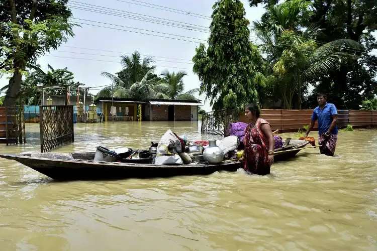 অসমৰ বান পৰিস্থিতি অপৰিৱৰ্তিত, অন্ত পৰা নাই ৰাজ্যবাসীৰ দূৰ্ভোগ 