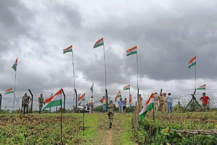 ভাৰত-বাংলা সীমান্তৰ ন' মেনছ লেণ্ডত প্ৰথমবাৰলৈ উৰিল ৰাষ্ট্ৰীয় পতাকা