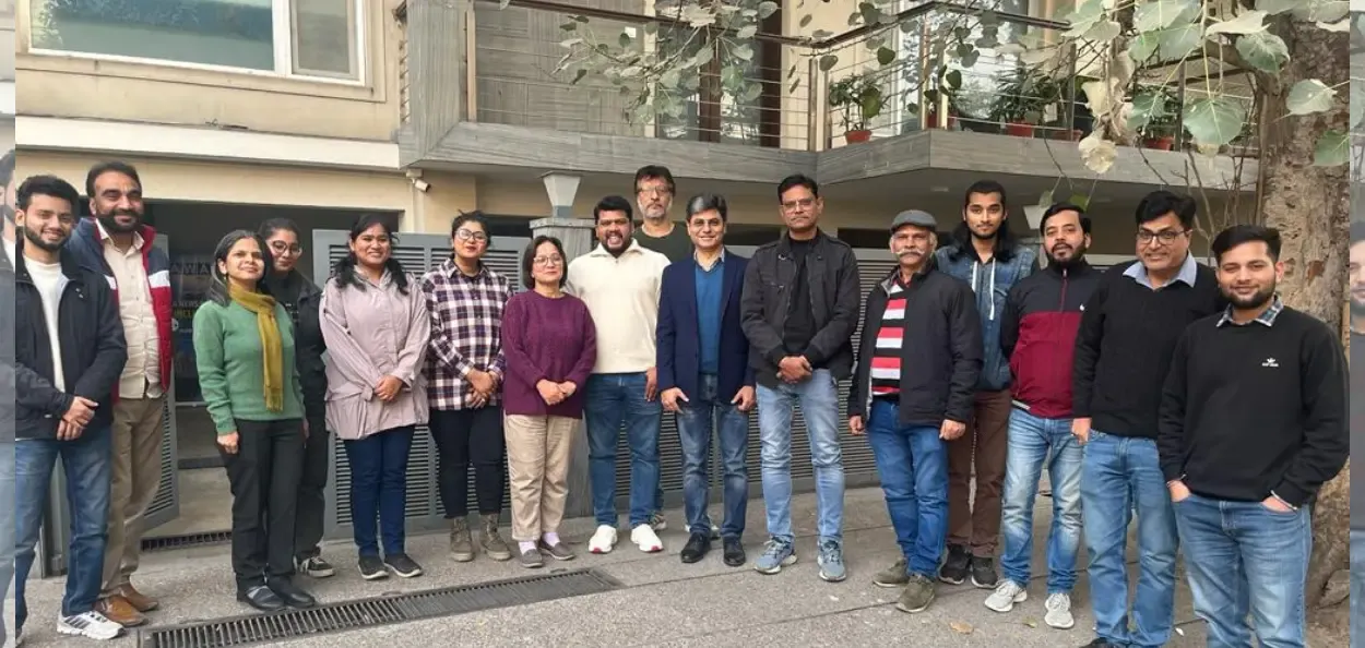 আৱাজ-দ্য ভইচ দিল্লী কাৰ্য্যলয়ৰ সদস্যসকল