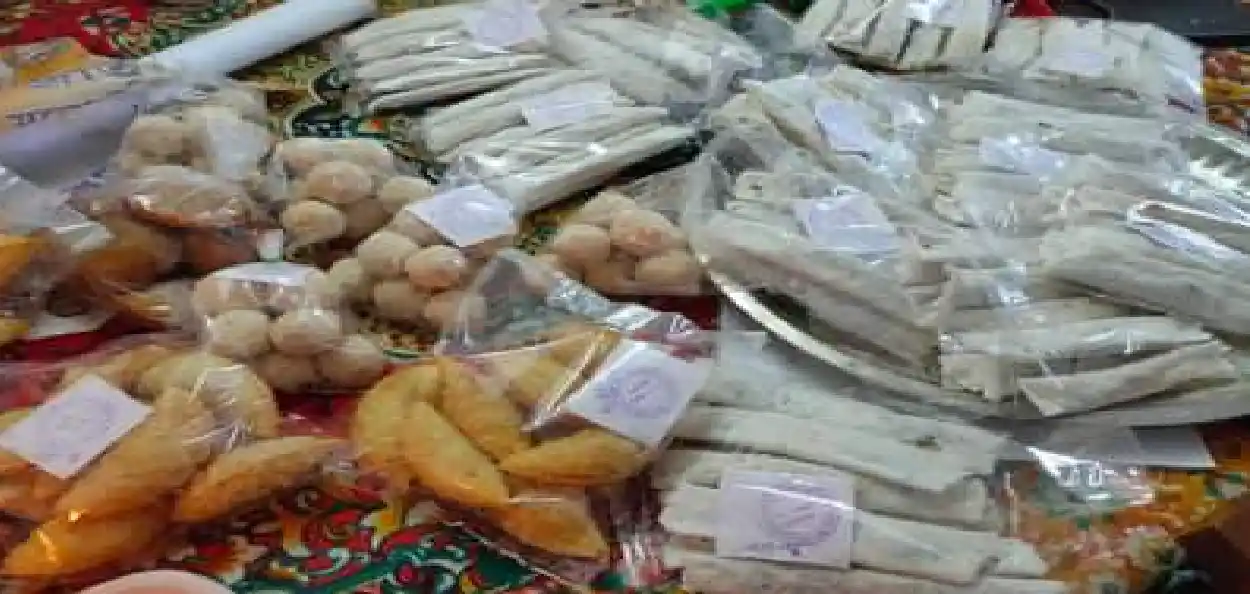 প্ৰগতি আত্মসহায়ক গোটৰ পৰম্পৰাগত অসমীয়া পিঠা-পনা