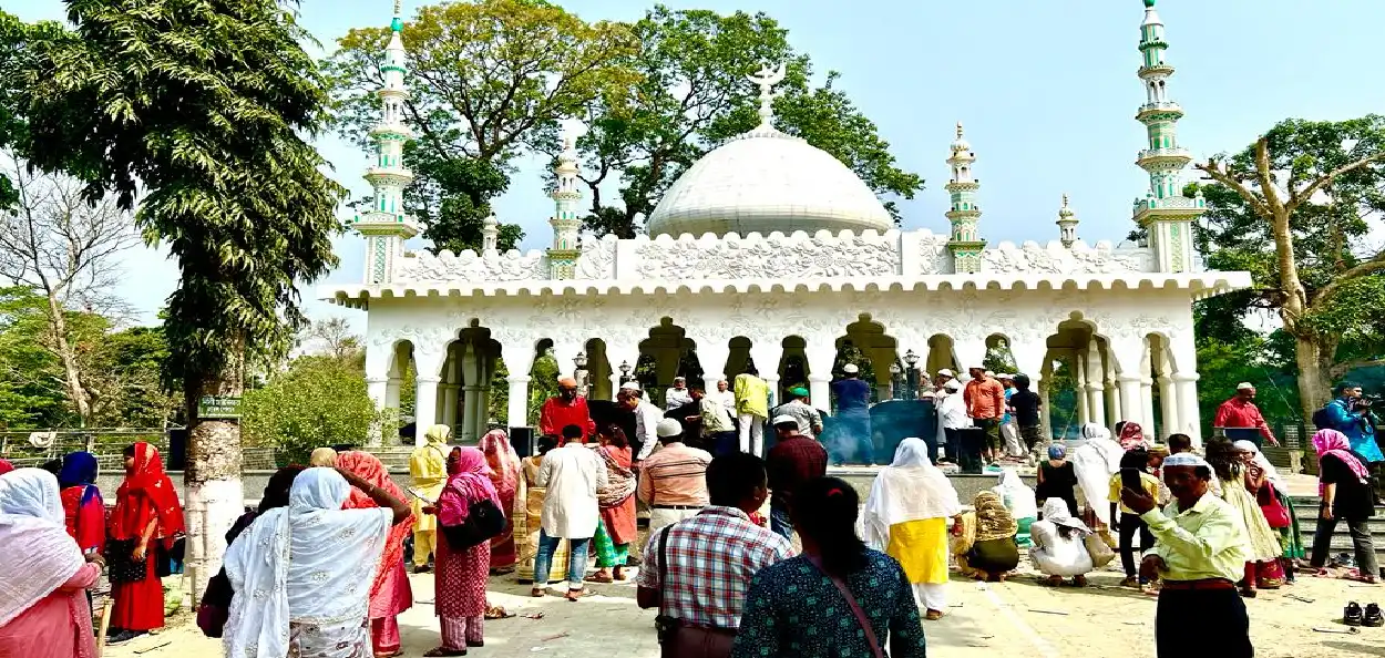  হজৰত আজান পীৰ  দৰগাহ 