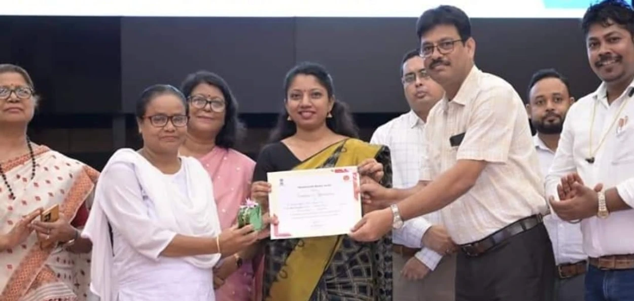 ৰাষ্ট্ৰীয় স্বাস্থ্য অভিযান, অসমৰ তৰফৰ পৰা ৰূপজান বেগমক সম্বৰ্ধনা জ্ঞাপনৰ এটা মুহূৰ্ত
