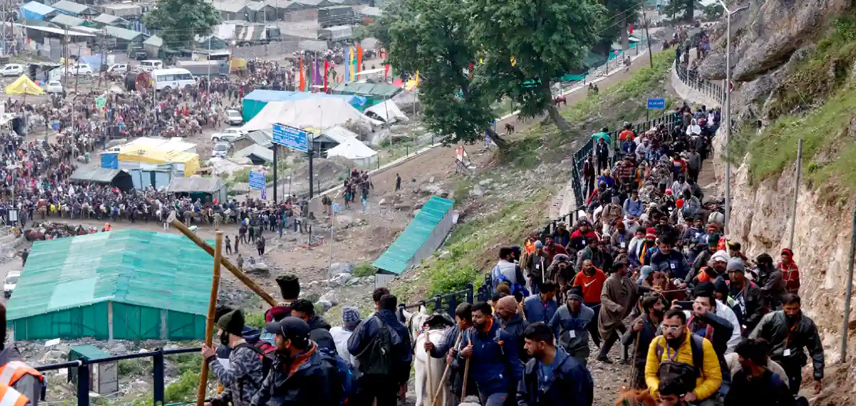 অমৰনাথ গুহা অভিমুখে ৰাওনা তীৰ্থযাত্ৰীৰ প্ৰথমটো দল