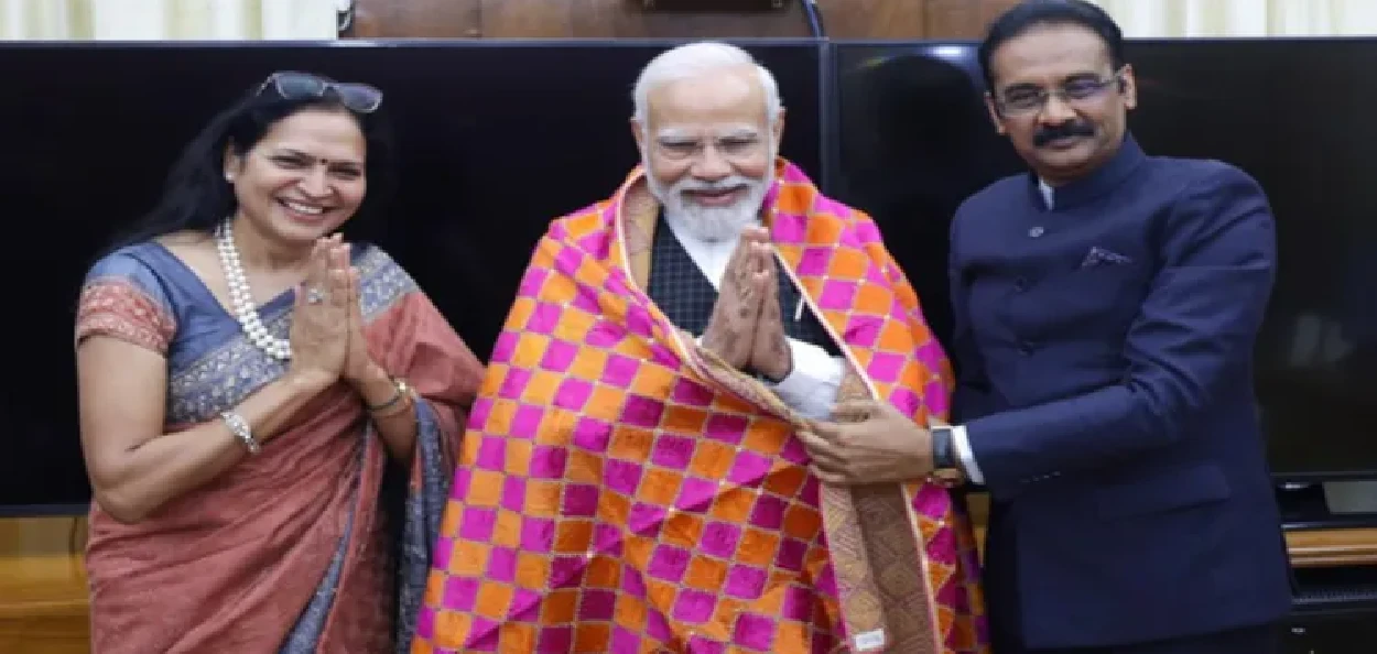 প্ৰধানমন্ত্ৰী নৰেন্দ্ৰ মোডীক সাক্ষাৎ লাভলী প্ৰফেচনেল ইউনিভাৰ্চিটিৰ উপাচাৰ্যৰ