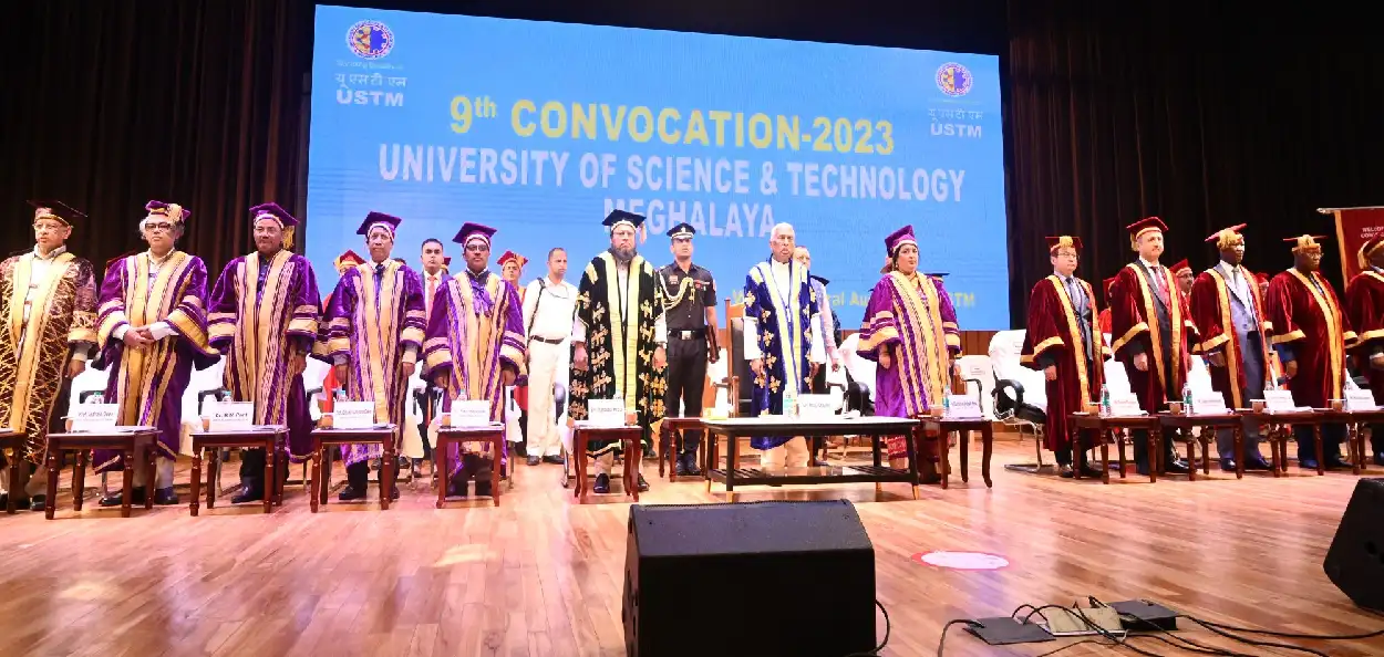 সমাৱৰ্তনৰ মঞ্চত বিশিষ্ট ব্যক্তিসকল