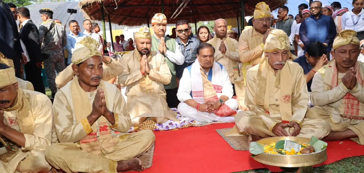 মুখ্যমন্ত্ৰী হিমন্ত বিশ্ব শৰ্মাই টিংখোঙত চুকাফা দিৱসৰ অনুষ্ঠানত অংশগ্ৰহণ কৰিছে