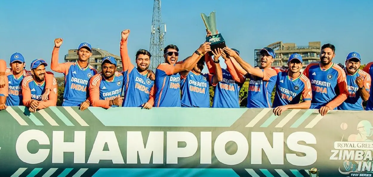 ট্ৰফীৰ সৈতে বিজয়ী ভাৰতীয় দল