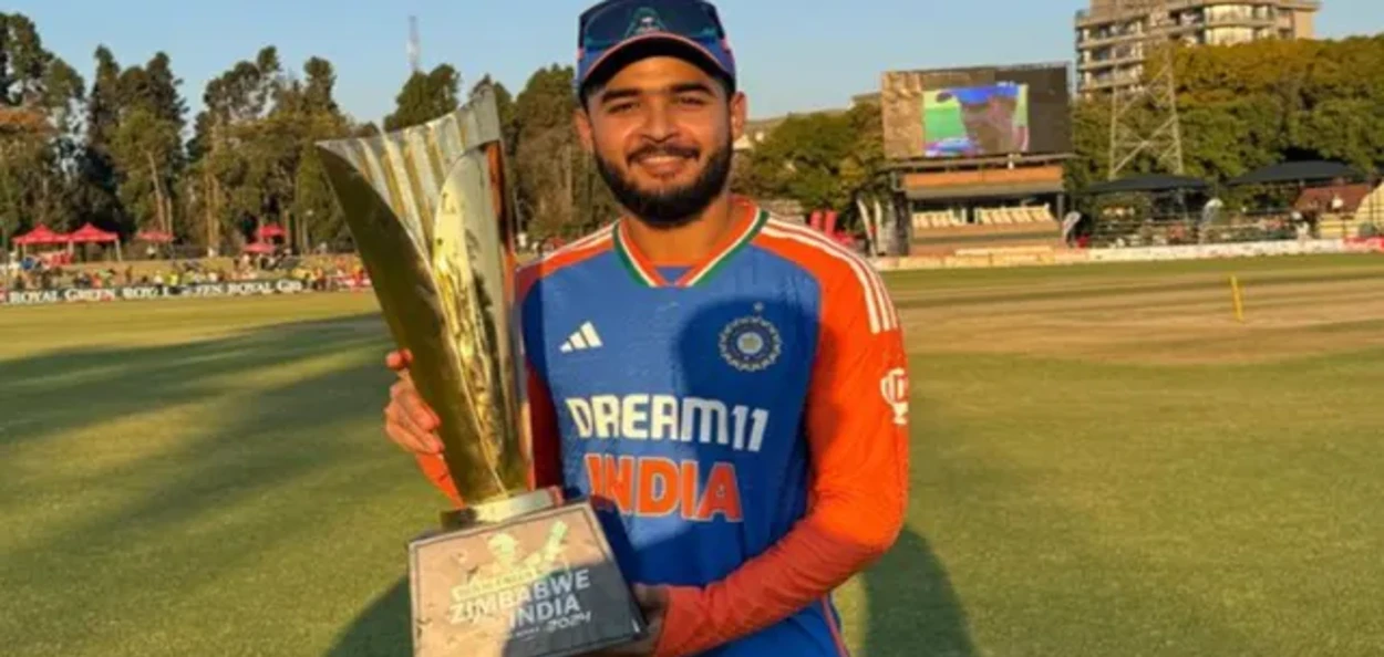 শেহতীয়াকৈ জিম্বাবুৱেত টিম ইণ্ডিয়াই লাভ কৰা ট্ৰফী সৈতে ৰিয়ান পৰাগ
