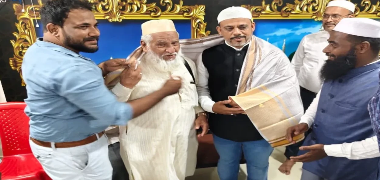 হাজী নিজামুদ্দিন শ্বেইখক সম্বৰ্ধনা জনোৱা মুহূৰ্তত