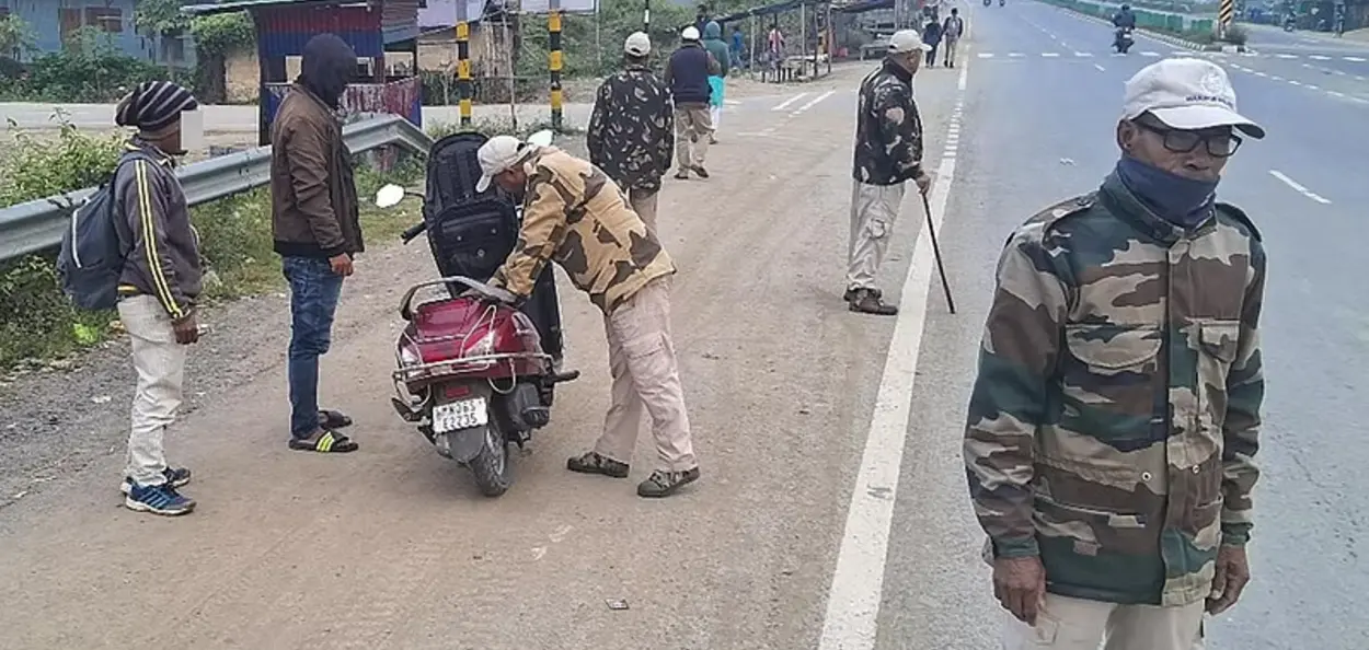 মণিপুৰৰ বিভিন্ন স্থানৰ পৰা বুজণ পৰিমাণৰ মাৰণাস্ত্ৰ জব্দ