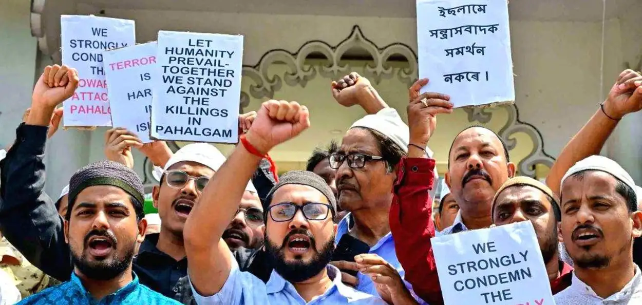 ইছলামে সন্ত্ৰাসবাদক সমৰ্থন নকৰেঃ গুৱাহাটীৰ বুঢ়া জামে মছজিদত পহলগাম নৰসংহাৰৰ প্ৰতিবাদ