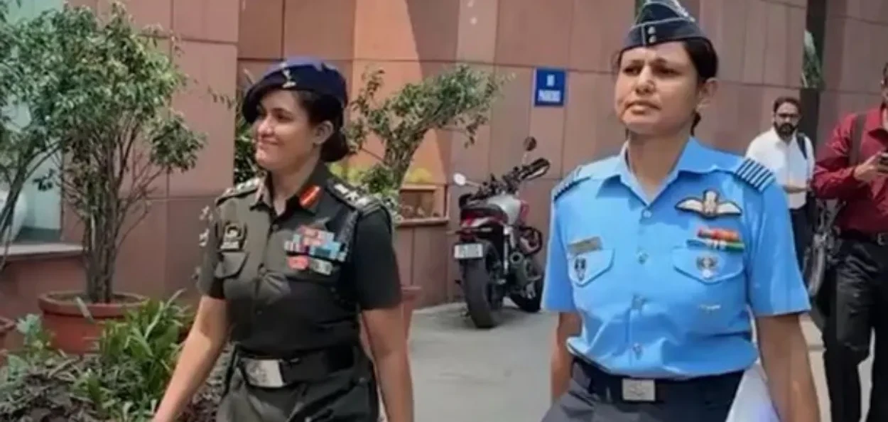 লেফটেনেণ্ট কৰ্ণেল ছফিয়া কুৰেশ্বি আৰু বায়ু সেনাৰ উইয়িং কামাণ্ডাৰ ভূমিকা সিং
