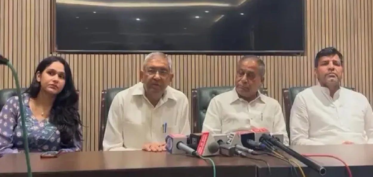 আপৰ পৰা পদত্যাগ কৰি নতুন দল গঠন কৰিলে দিল্লীৰ ১৫ কাউন্সিলাৰে