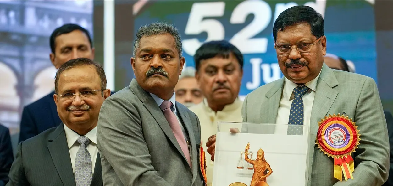 ন্যায়াধীশ বি আৰ গাভাইক মহাৰাষ্ট্ৰ আৰু গোৱাৰ বাৰ কাউন্সিলে সম্বৰ্ধনা জনাইছে, দেওবাৰে ।