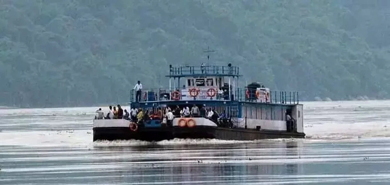 নেৰানেপেৰা বৰষুণৰ বাবে বন্ধ গুৱাহাটী-উত্তৰ গুৱাহাটী ফেৰী সেৱা