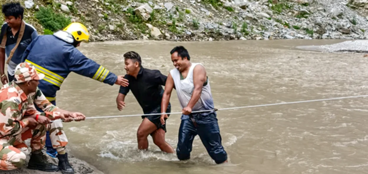 ছিকিমত ভয়ংকৰ ভূমিস্খলন
