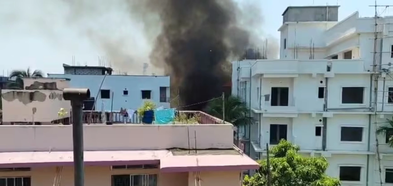 মহানগৰীৰ গান্ধীবস্তিত বিধ্বংসী অগ্নিকাণ্ড 