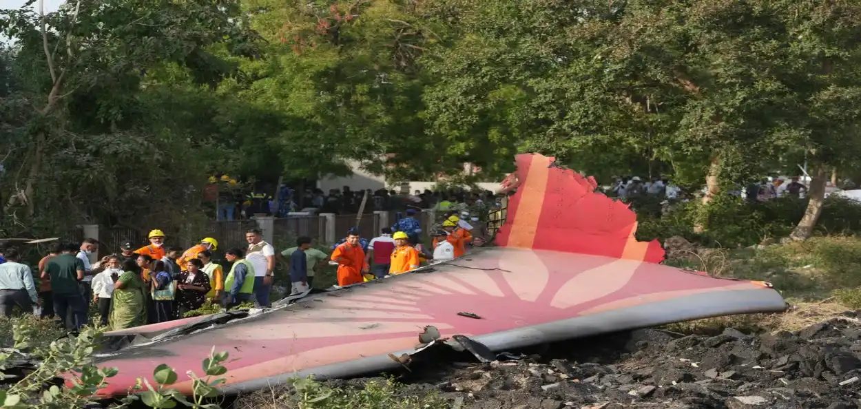 আহমেদাবাদত দূৰ্ঘটনাগ্ৰস্ত এয়াৰ ইণ্ডিয়াৰ বিমানখন 