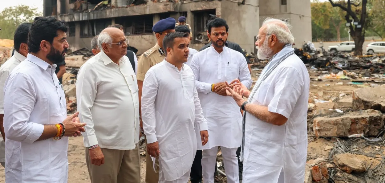 ঘটনাস্থলীত উপস্থিত হৈ পৰিস্থিতিৰ বুজ ল'লে প্ৰধানমন্ত্ৰী মোদীয়ে