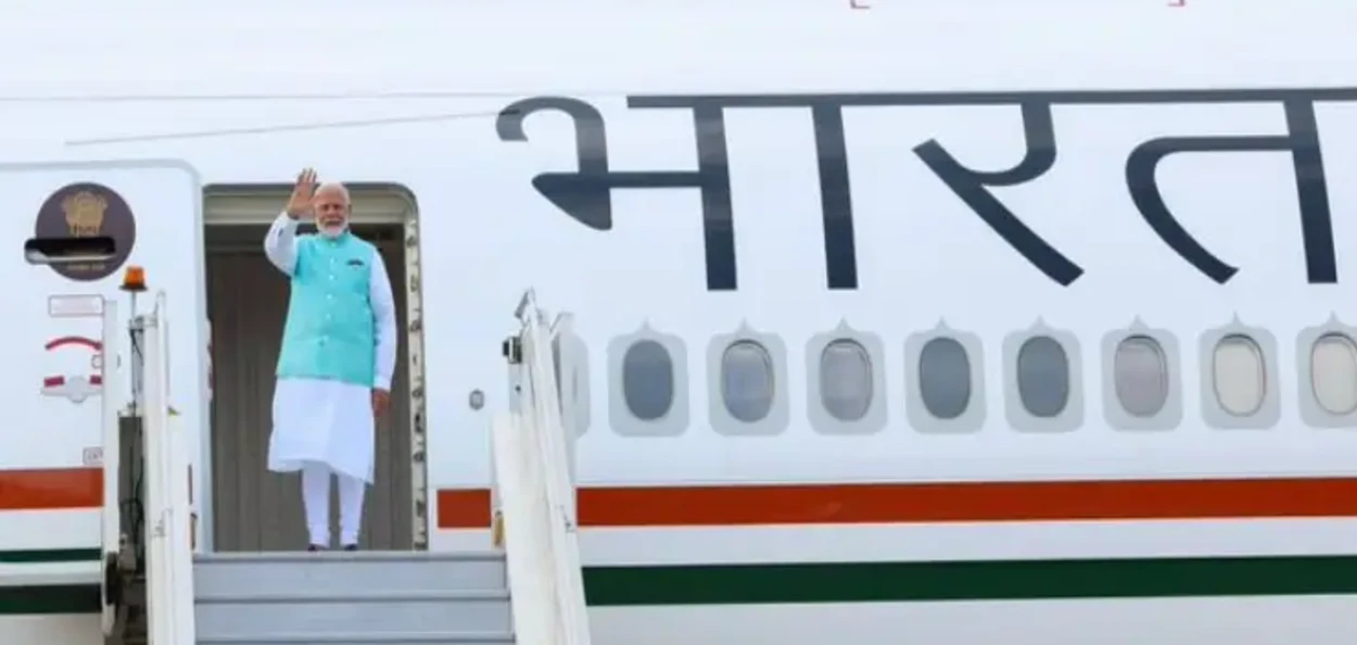 চাইপ্ৰাছ অভিমুখে ৰাওনা হোৱাৰ সময়ত প্ৰধানমন্ত্ৰী মোদী