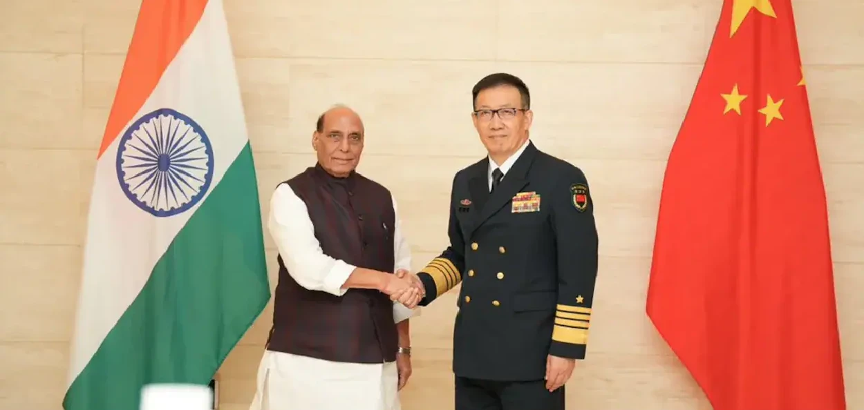 প্ৰতিৰক্ষা মন্ত্ৰী ৰাজনাথ সিং আৰু চীনৰ প্ৰতিৰক্ষা মন্ত্ৰী এডমিৰেল ডং জুন