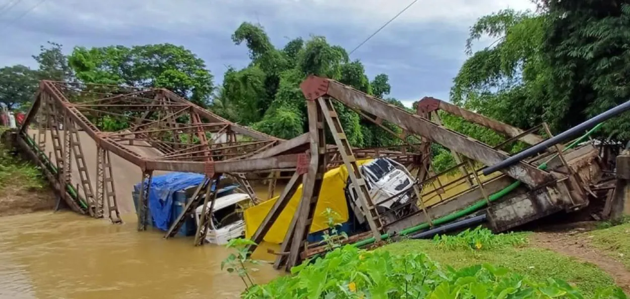 সম্পূৰ্ণ ৰূপে ভাঙি গ'ল অসম-শিলচৰ সংযোগী পথৰ হাৰং দলং