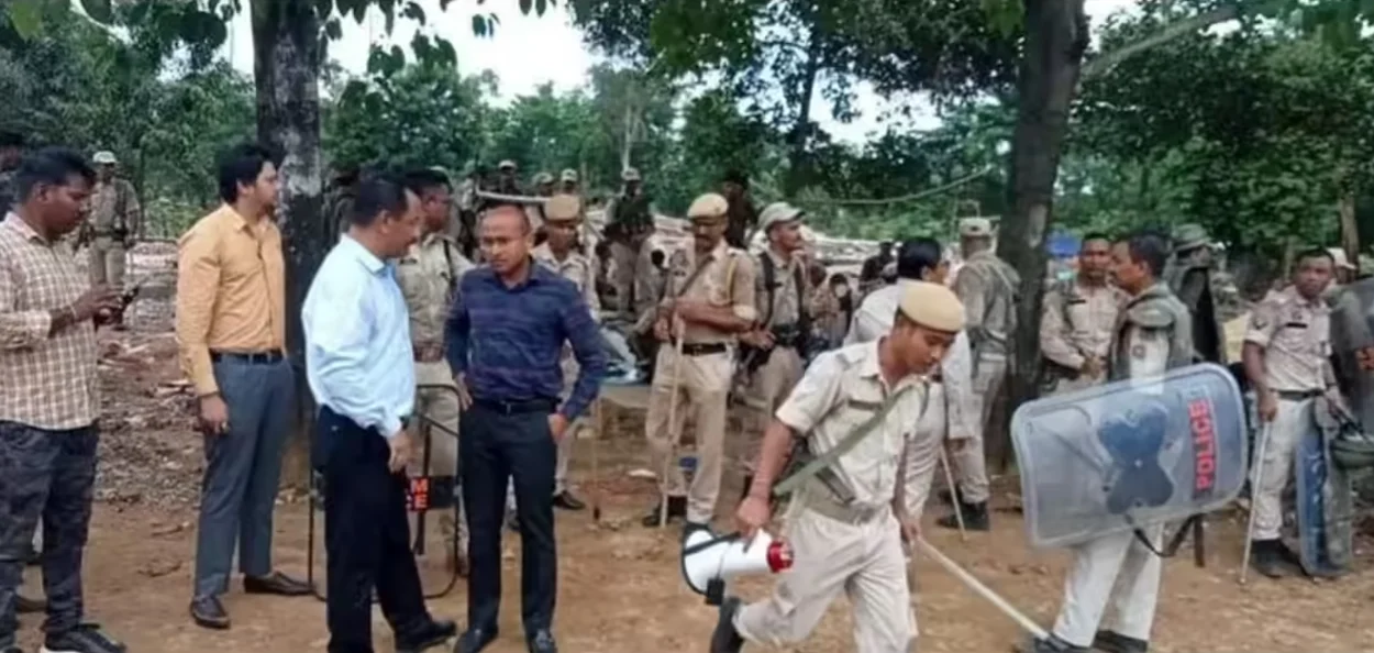 পাইকানত আৰক্ষীক আক্ৰমণ কৰা ১২ জন লোকক গ্ৰেপ্তাৰ