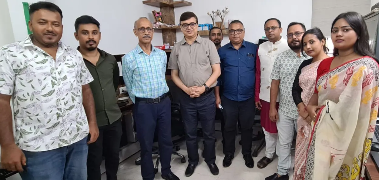 আৱাজ দ্য ভইচৰ বাংলা সংস্কৰণৰ উন্মোচনী অনুষ্ঠানৰ এক মুহূৰ্ত