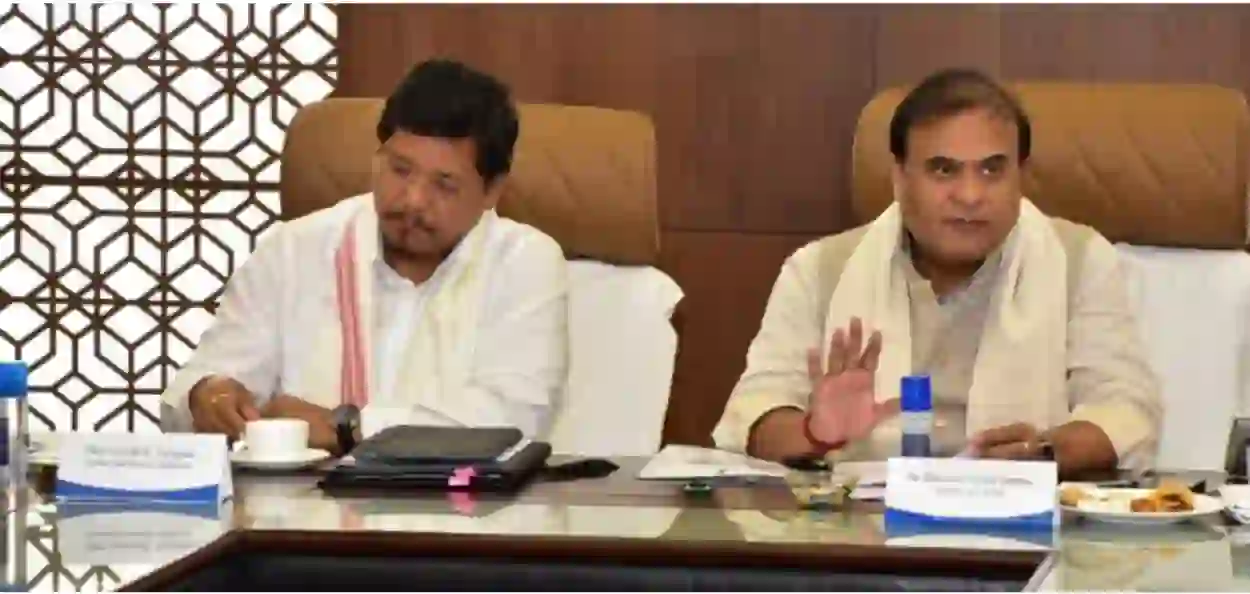 অসমৰ মুখ্যমন্ত্ৰী হিমন্ত বিশ্ব শৰ্মা আৰু মেঘালয়ৰ মুখ্যমন্ত্ৰী কনৰাড কে চাংমা
