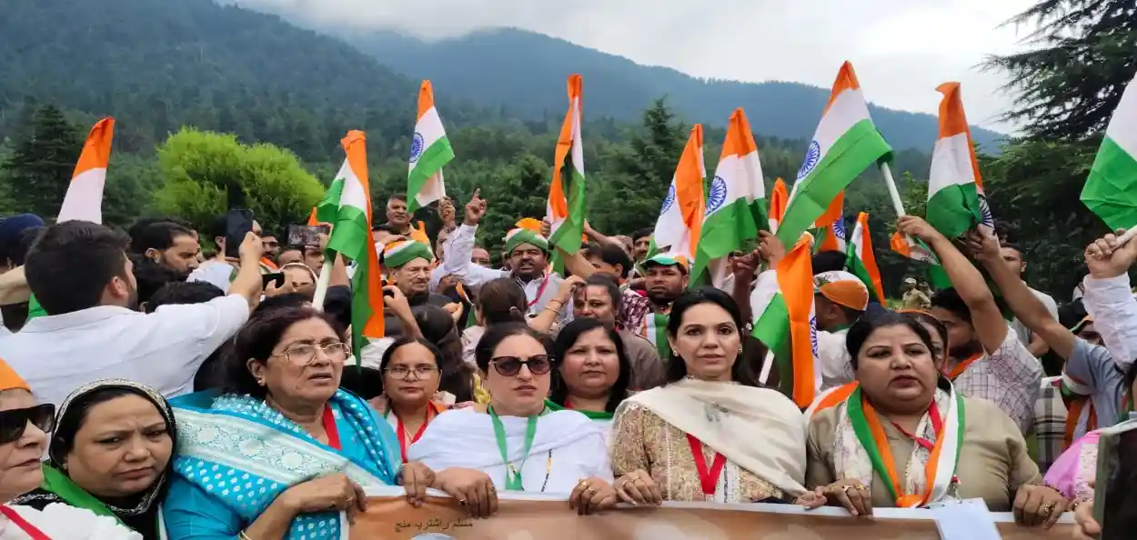 স্বাধীনতা দিৱসৰ দিনা কাশ্মীৰৰ পহলগামত মুছলিম ৰাষ্ট্ৰীয় মঞ্চৰ কৰ্মী