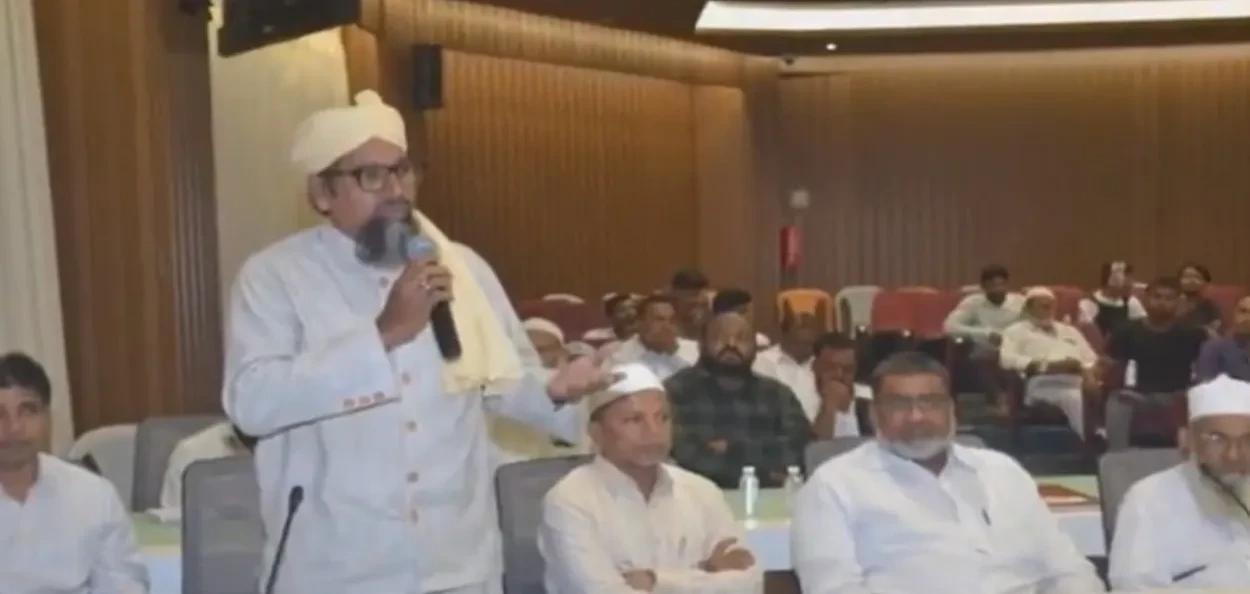 প্ৰশাসনৰ সৈতে বৈঠকত এগৰাকী মুছলমান ধৰ্মীয় নেতা