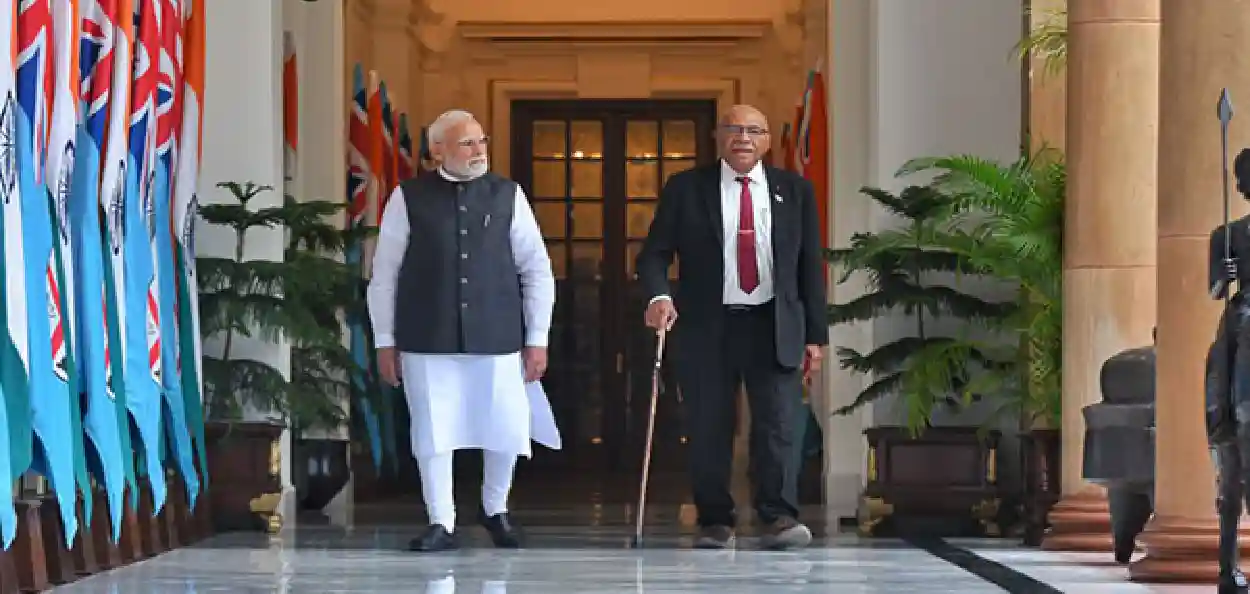 প্ৰধানমন্ত্ৰী নৰেন্দ্ৰ মোদী আৰু ফিজিৰ প্ৰধানমন্ত্ৰী ছিটিভেনি লিগামামাদা ৰাবুকা