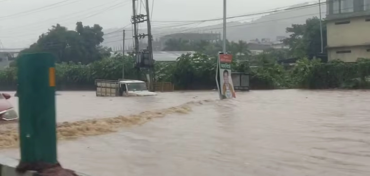 গুৱাহাটীত পুনৰ মুখলধাৰ বৰষুণ; বানত স্তব্ধ মহানগৰী