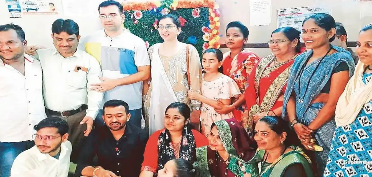 গণপতি আৰতিৰ পিছত হস্পিতাল ষ্টাফৰ সৈতে ডাঃ কে এ বহৰীৰ পৰিয়ালবৰ্গ