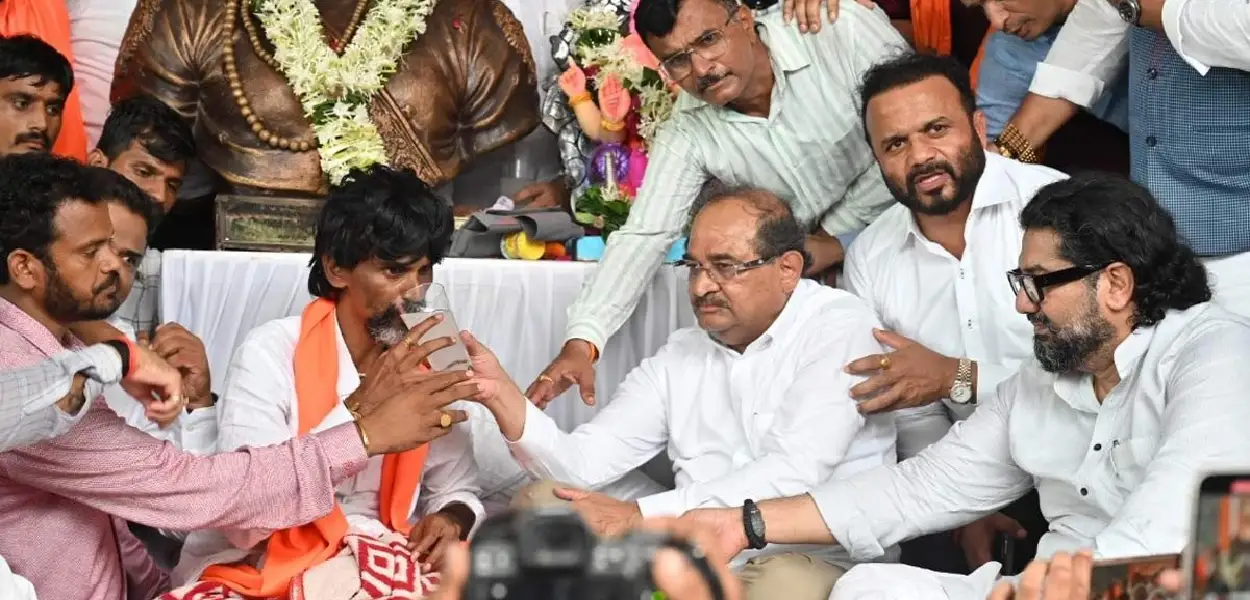 মাৰাঠা কৰ্মী মনোজ জাৰাংগে-পাটিলৰ ৫ দিনীয়া অনশন অন্ত 