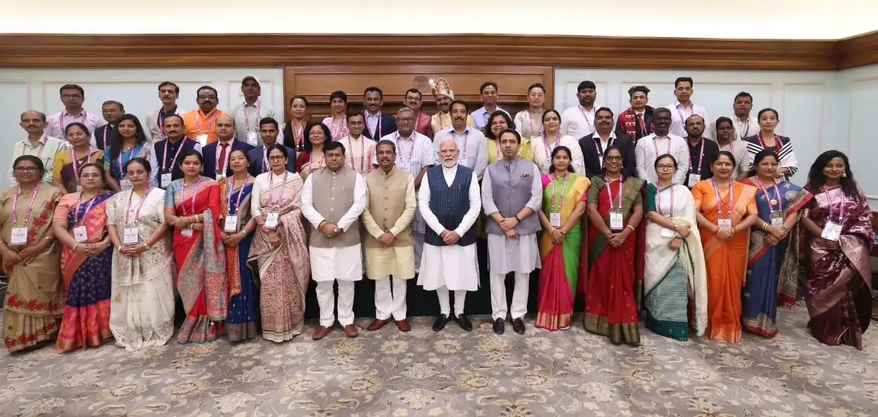 প্ৰধানমন্ত্ৰী নৰেন্দ্ৰ মোদীৰ সৈতে ৰাষ্ট্ৰীয় শিক্ষক বঁটা বিজয়ী দেশৰ ভিন্ন প্ৰান্তৰ শিক্ষকসকল
