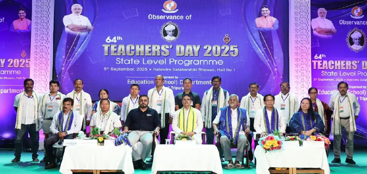 ত্ৰিপুৰাৰ ৰবীন্দ্ৰ সতবৰ্ষিকী ভৱনত ৬৪ সংখ্যক শিক্ষক দিৱস অনুষ্ঠানৰ এক দৃশ্য