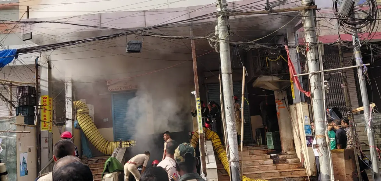 ফাঁচীবজাৰত বিধ্বংসী অগ্নিকাণ্ড