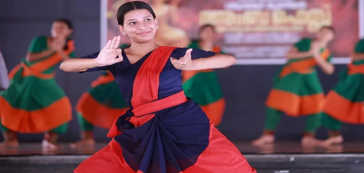 কেৰালাৰ কলামণ্ডলমত কথাকলি নৃত্য প্ৰদৰ্শন কৰা প্ৰথম মুছলিম মহিলা ছাবৰি
