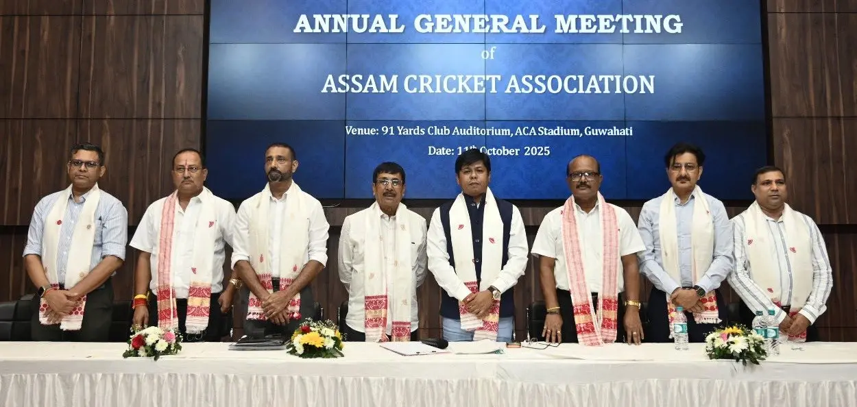 অসম ক্ৰিকেট সন্থাৰ নতুন কমিটিৰ সদস্যসকল, বৰ্ষাপাৰা ষ্টেডিয়ামত শনিবাৰে