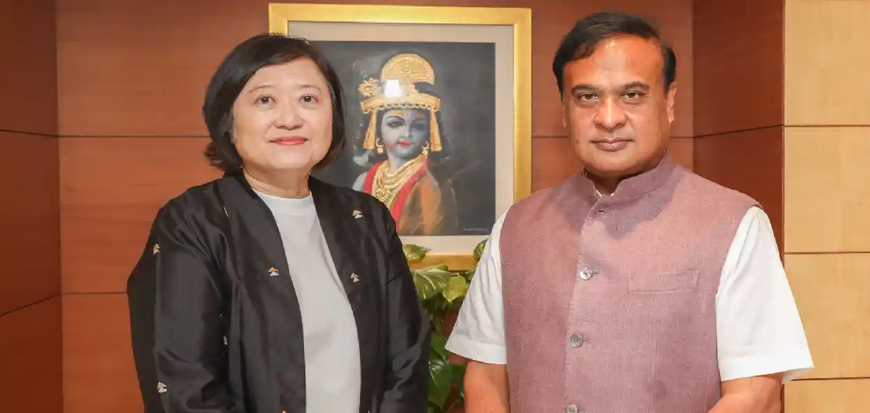 ছিংগাপুৰৰ ভাৰপ্ৰাপ্ত উচ্চায়ুক্ত এইচ ই এলিছ চেঙক সাক্ষাৎ মুখ্যমন্ত্ৰী হিমন্ত বিশ্ব শৰ্মাৰ