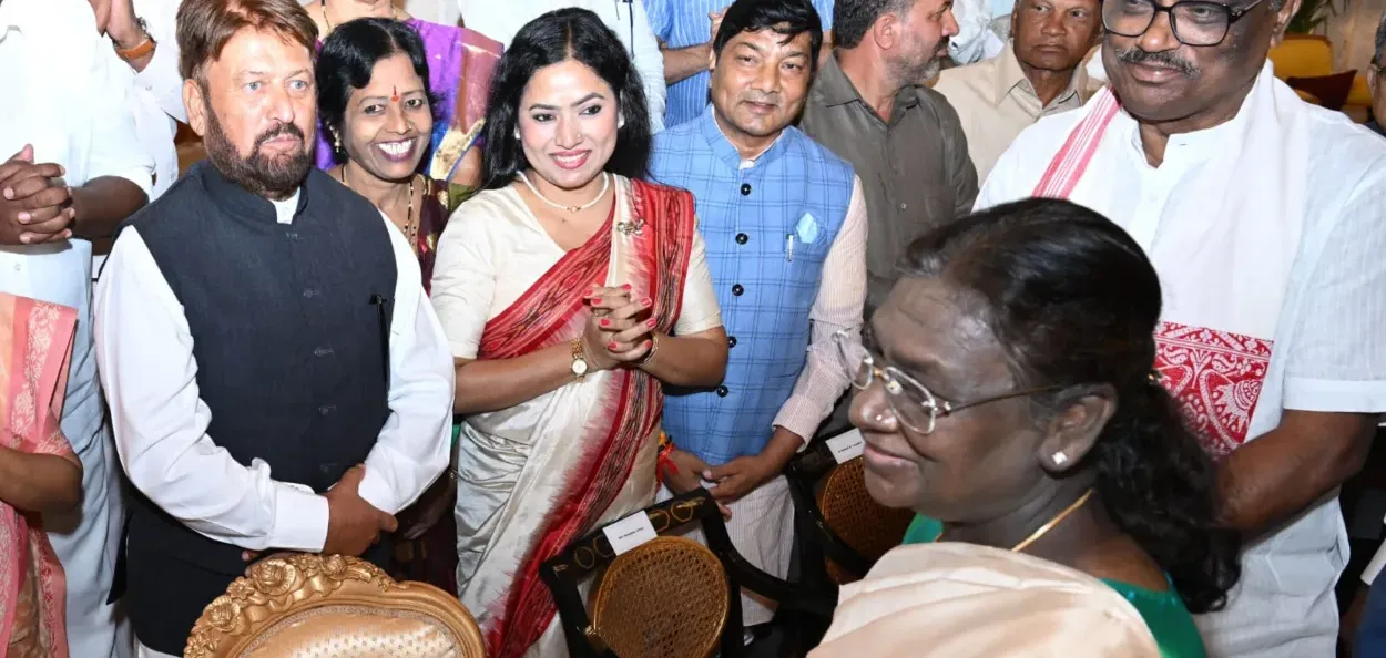 ৰাষ্ট্ৰপতিৰ সৈতে ছৈয়দ ছাবিৰ আহমেদ গিলানী