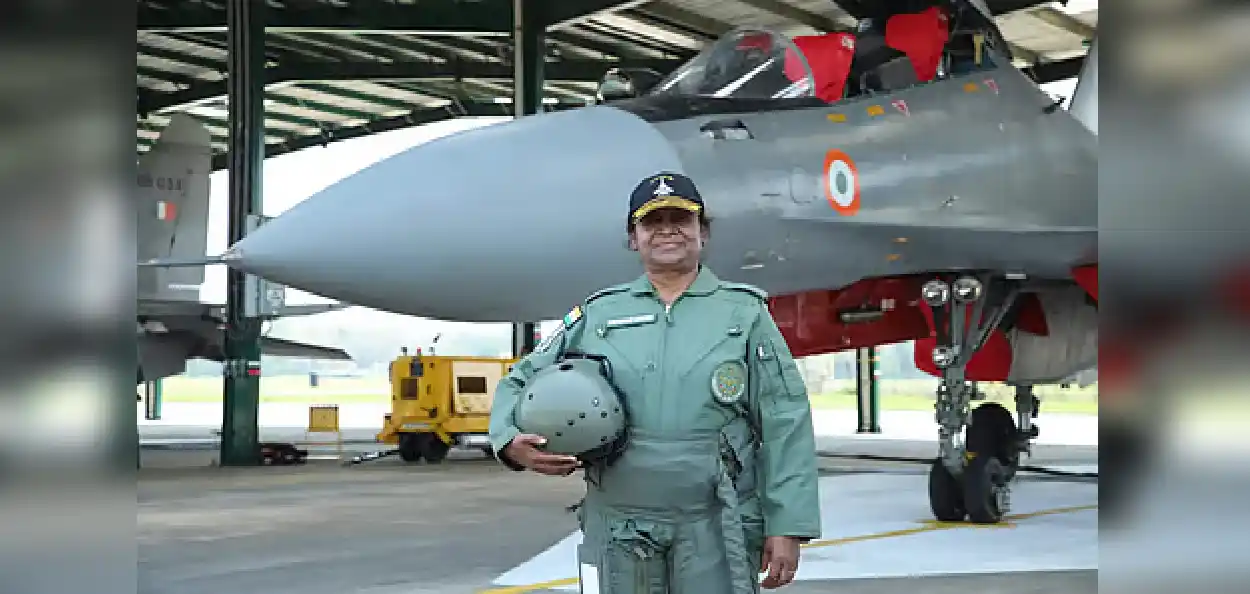 ৰাফেল যুদ্ধ বিমানেৰে ছৰ্টী কৰিবলৈ উৰা মাৰে ৰাষ্ট্ৰপতি মূৰ্মূ