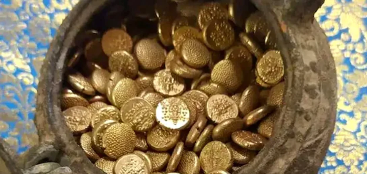 তামিলনাডুৰ শিৱ মন্দিৰত ১০৩ টা সোণৰ মুদ্ৰা উদ্ধাৰ 