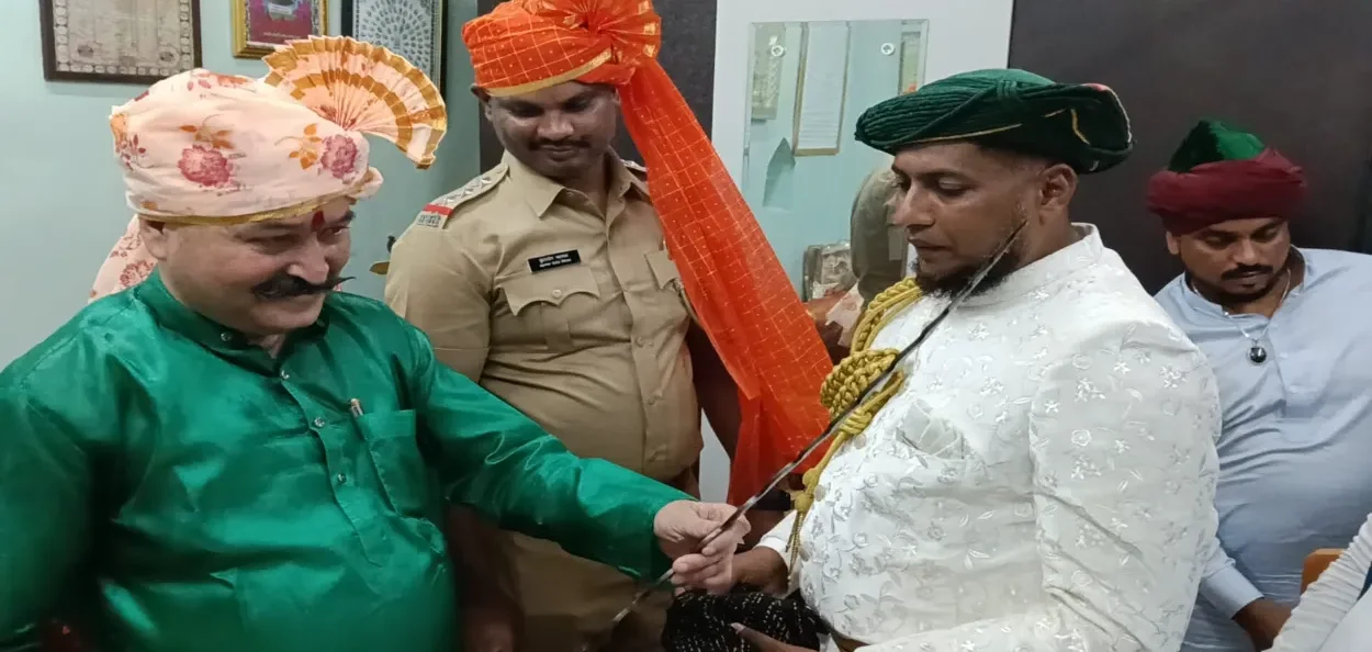 পুনেত ফাতেহসিং ৰাজ ভোছালেৰ সৈতে ছোহেইল ছামছুদ্দিন শ্বেইখ