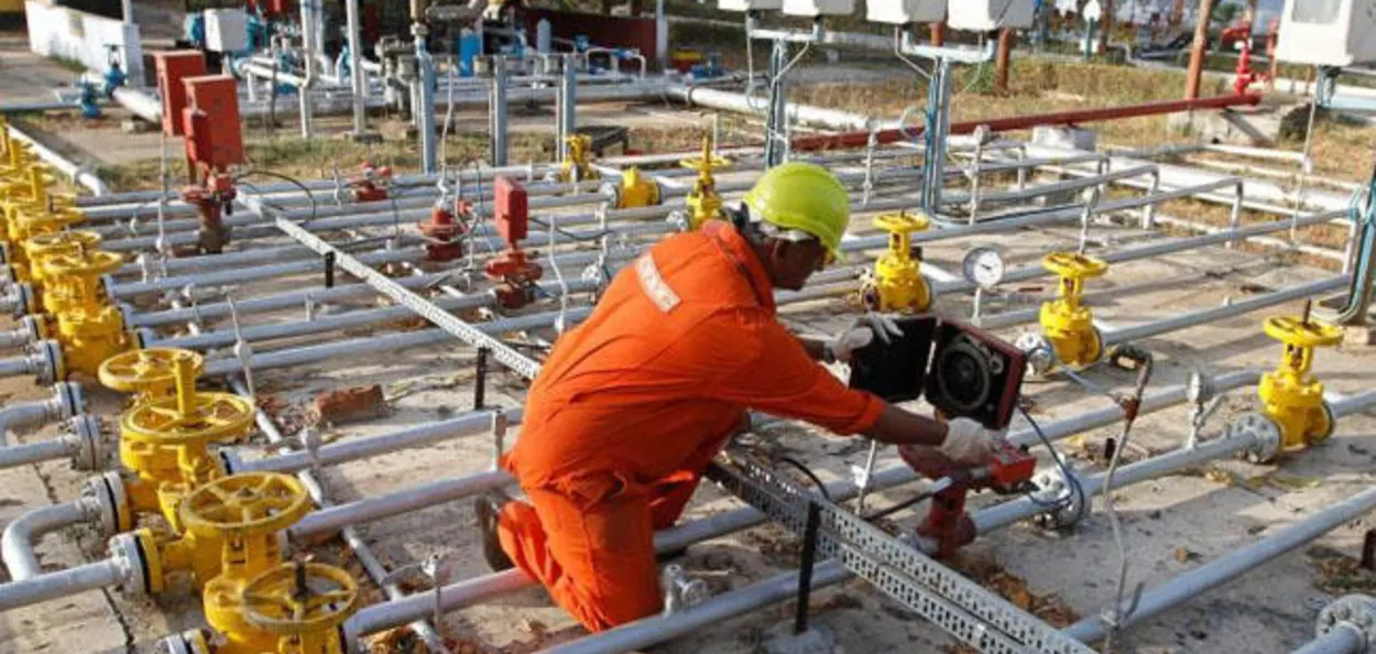 ভাৰতত প্ৰাকৃতিক গেছৰ উৎপাদন ৩.৯ শতাংশ হ্ৰাস