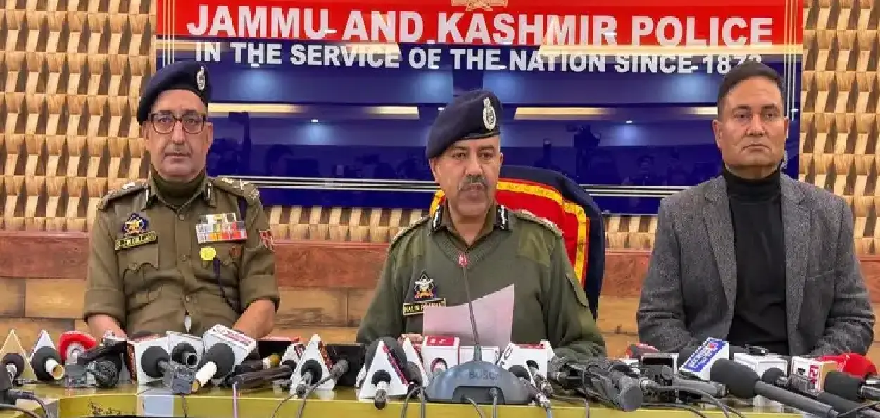বিস্ফোৰণৰ সন্দৰ্ভত জম্মু আৰু কাশ্মীৰৰ আৰক্ষী সঞ্চালক প্ৰধান নলিন প্ৰভাতৰ সংবাদমেল সম্বোধন
