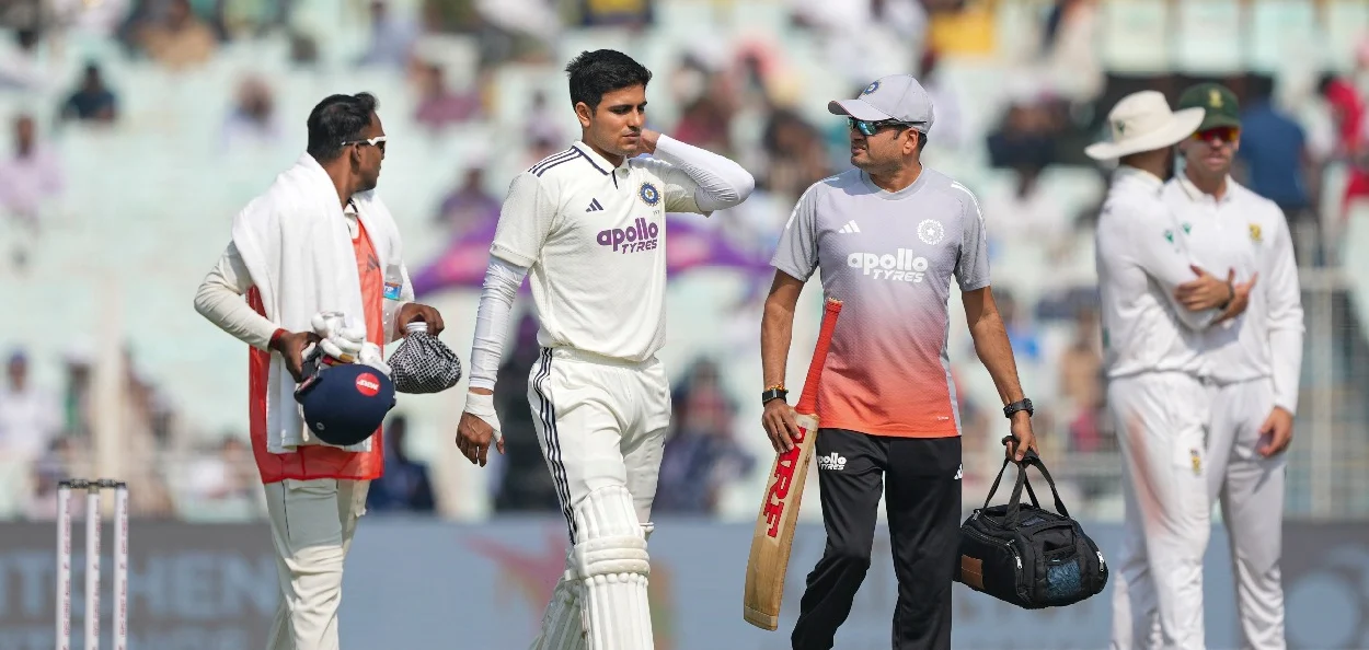 কলকাতা টেষ্টত কান্ধৰ আঘাতৰ বাবে পেভেলিয়মুখী শুভমন গিল (PTI Photo)