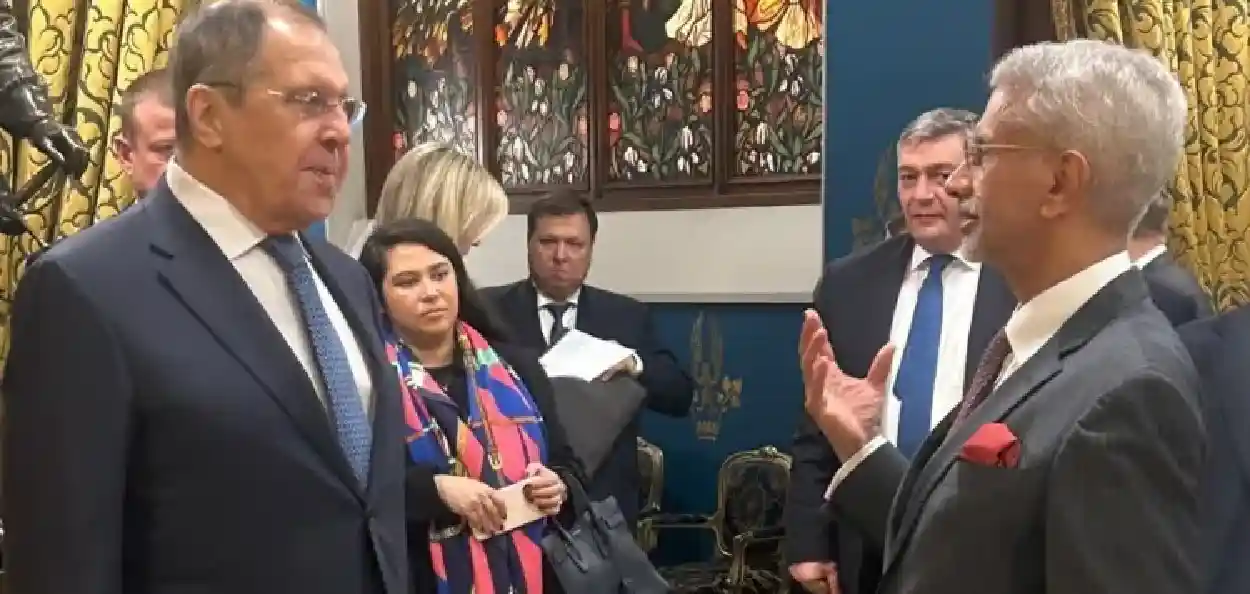 ৰাছিয়াৰ বৈদেশিক মন্ত্ৰী ছেৰ্গে লাভৰ'ভৰ সৈতে বৈদেশিক পৰিক্ৰমা মন্ত্ৰী এছ জয়শংকৰ